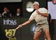 米兰APP下载-网球男单决赛王峰力压对手，夺得冠军