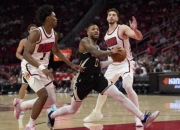 米兰体育app-雄鹿在客场战胜热火，取得一场宝贵的胜利