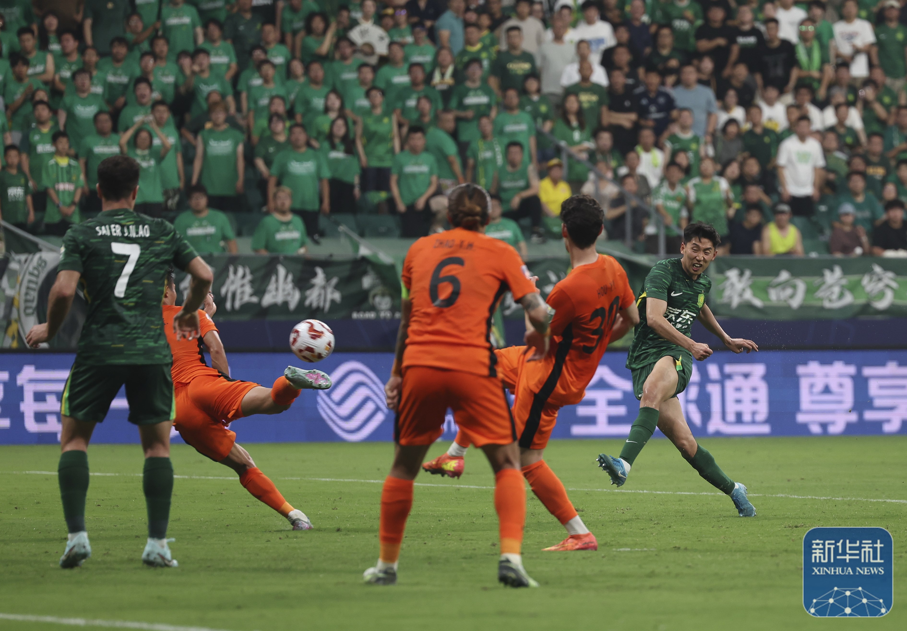 包含北京国安客场惊险击败河南建业,领跑积分榜的词条 包含北京国安客场惊险击败河南建业,领跑积分榜的词条