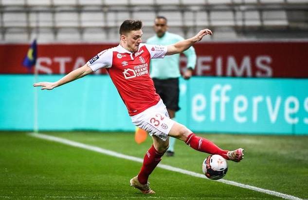 尼斯队在法甲比赛中遭遇挑战，需调整战术的简单介绍