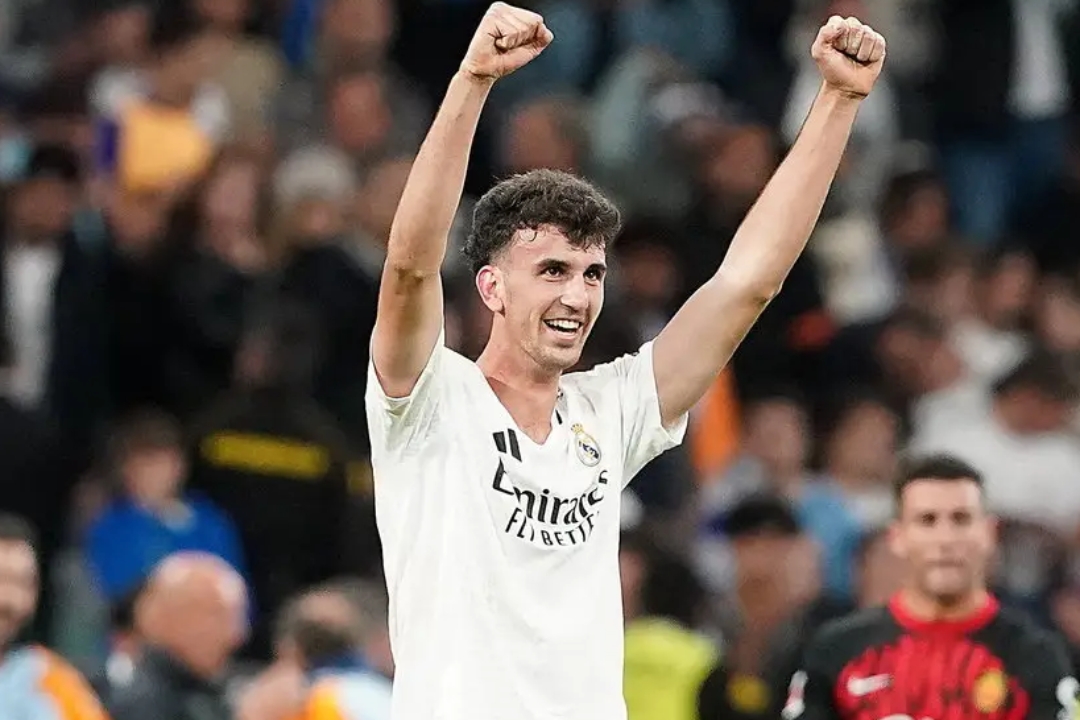 包含皇马中场掌控全局，顺利保持领先地位的词条