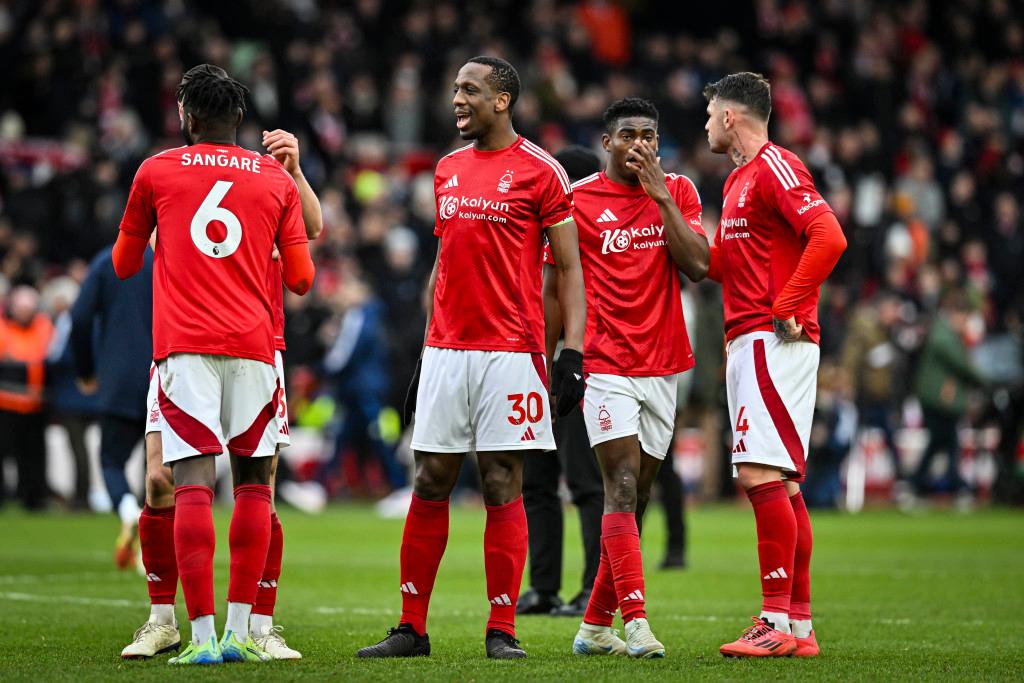 关于利物浦客场大获胜利，红军继续稳固领先地位的信息