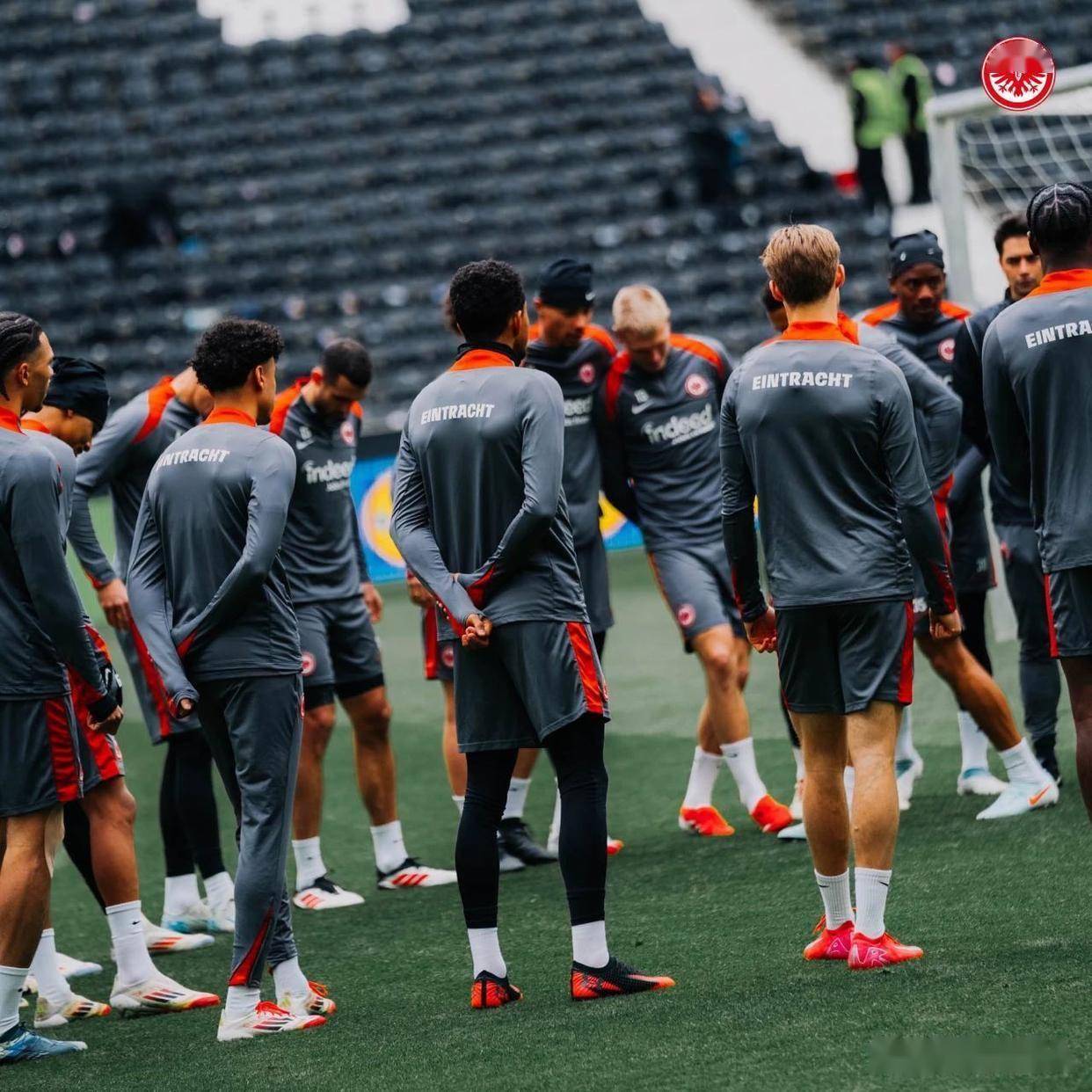 阿贾克斯备战欧国联首战,全队迎接挑战 阿贾克斯备战欧国联首战,全队迎接挑战