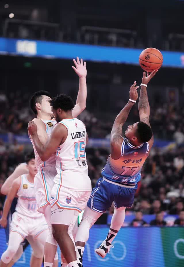 重要球员缺席比赛，球队表现不佳