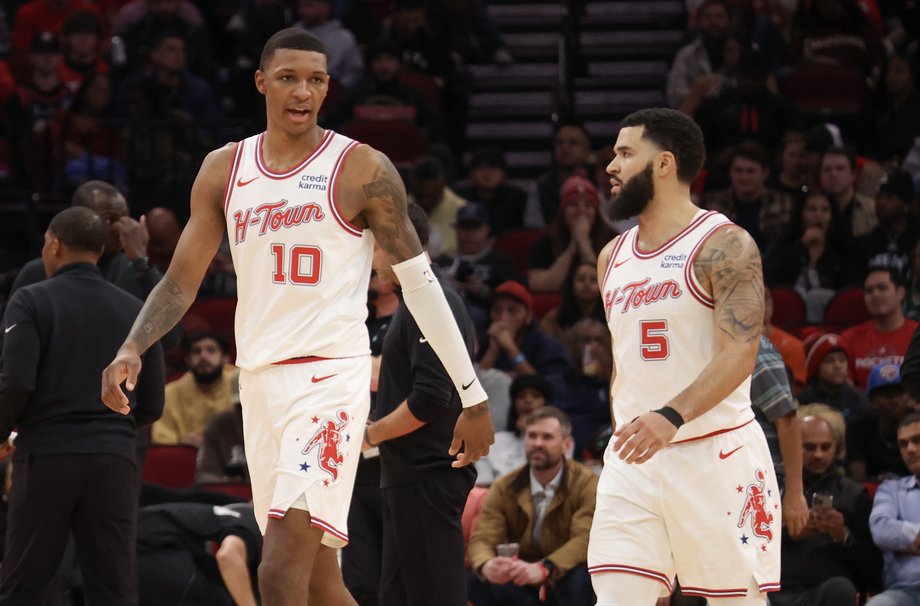 火箭客场击败国王，豪取两连胜