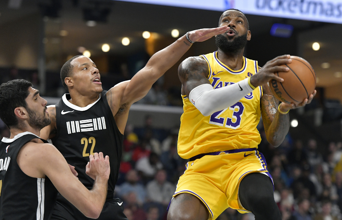 湖人击败奇才，詹皇32+7+14全面发挥的简单介绍