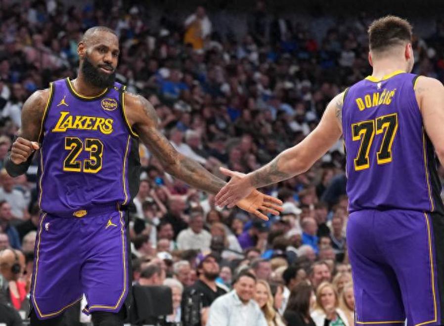 湖人再胜森林狼，詹皇砍下三双，巴特勒助攻有余