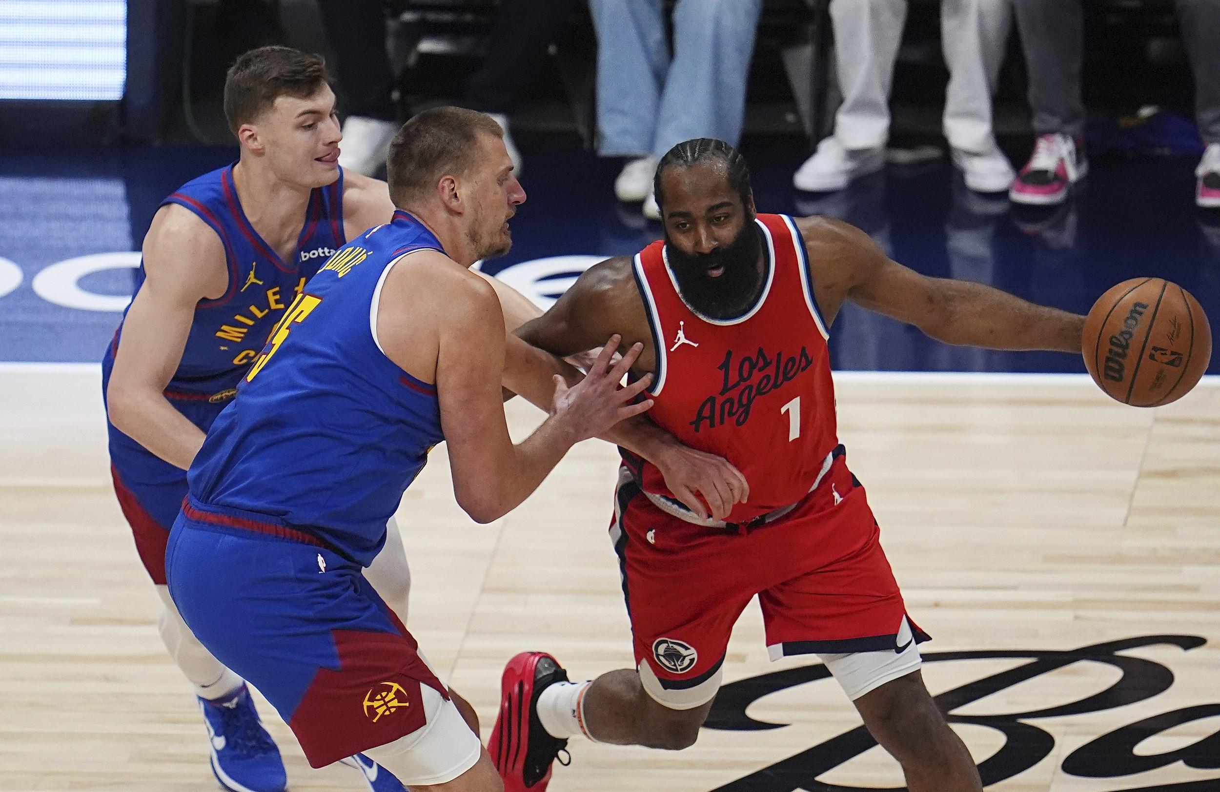 步行者险胜雄鹿取得三连胜 步行者险胜雄鹿取得三连胜