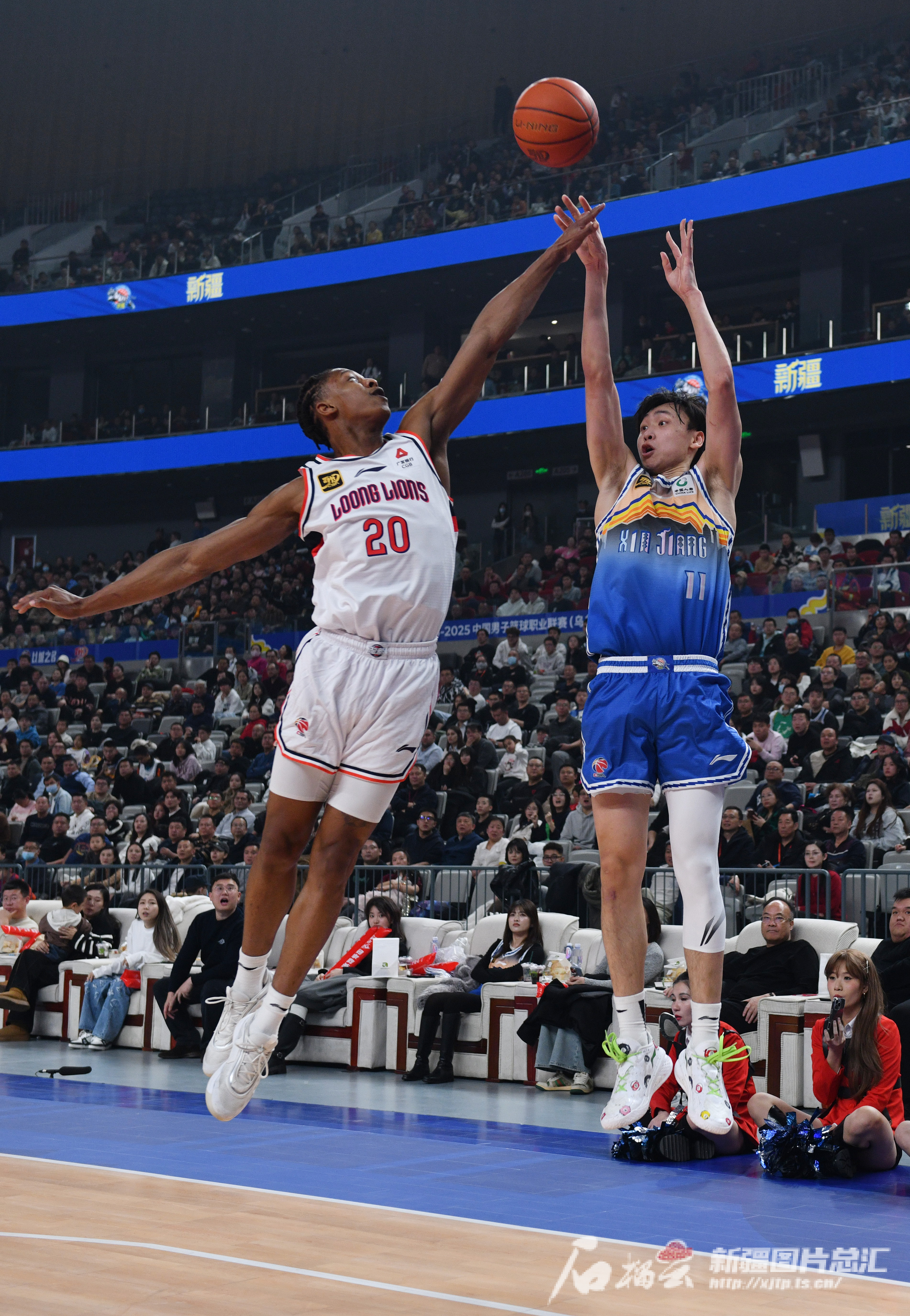 辽宁男篮主场迎战新疆人和取得胜利