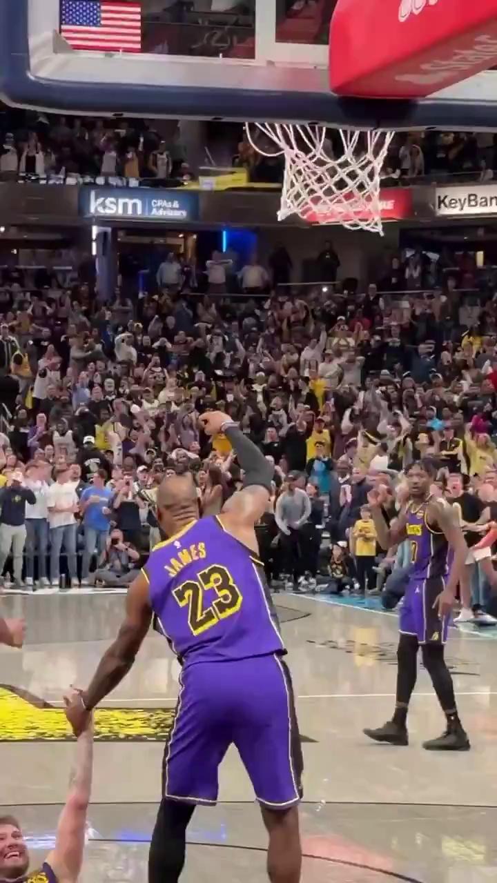 青岛队碾压步行者，詹姆斯点燃赛场